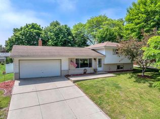 215 E Beutel Rd, Port Washington, WI 53074