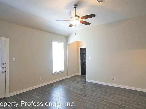 3rd image of 509 Creekside Frst