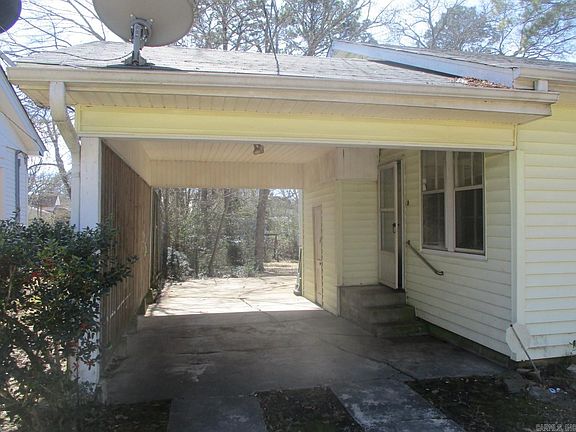 2nd image of 517 W Wood Ave