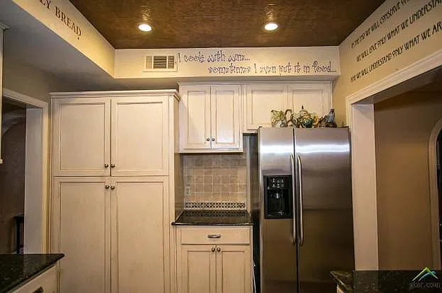 4 bed, 3030 sqft, $2,750 — Photo 2