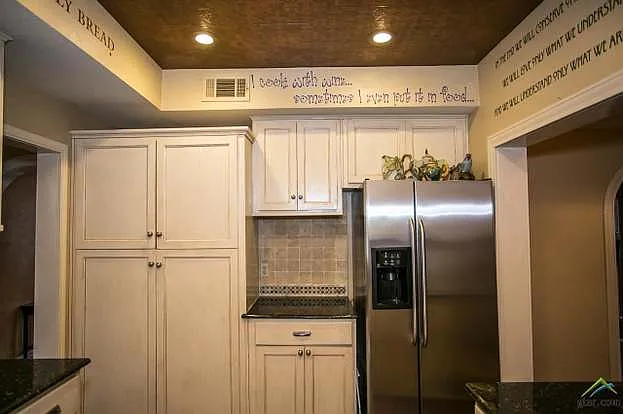 1323 S Donnybrook Ave — Photo 2