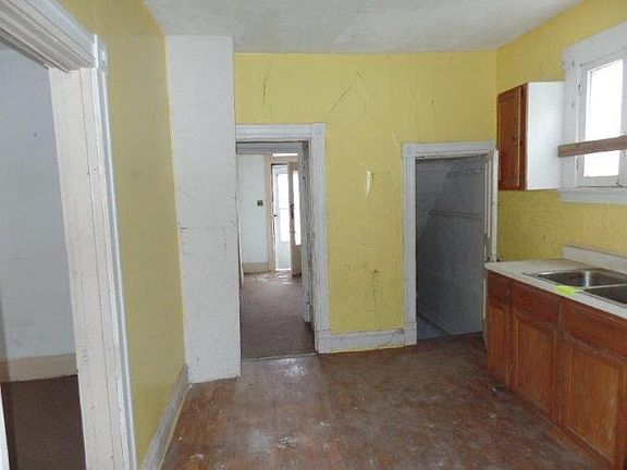 5th image of 4582 Hamilton Ave