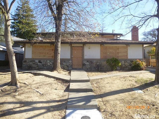 1st image of 810 Cathedral Ct