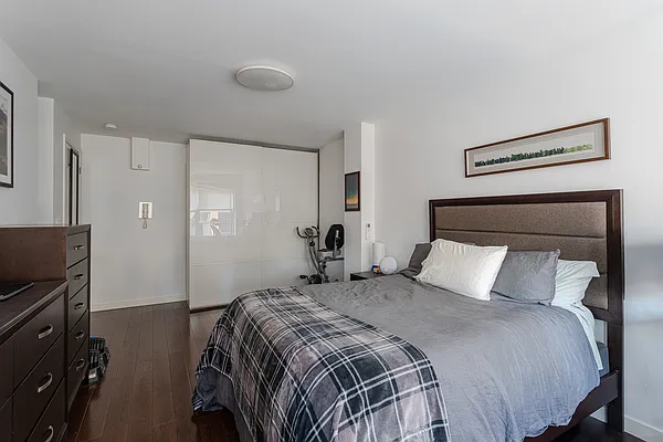 Rented by Compass | media 9