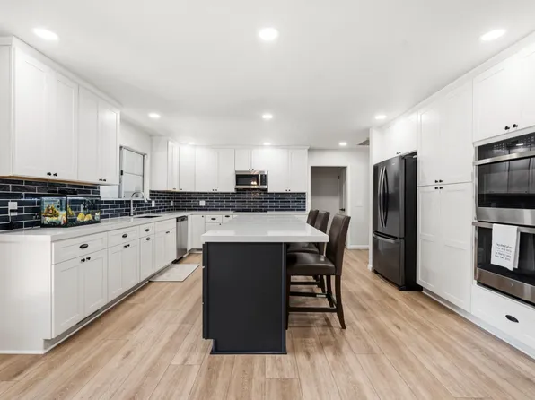 2412 Chianti Cir, Modesto, CA 95356