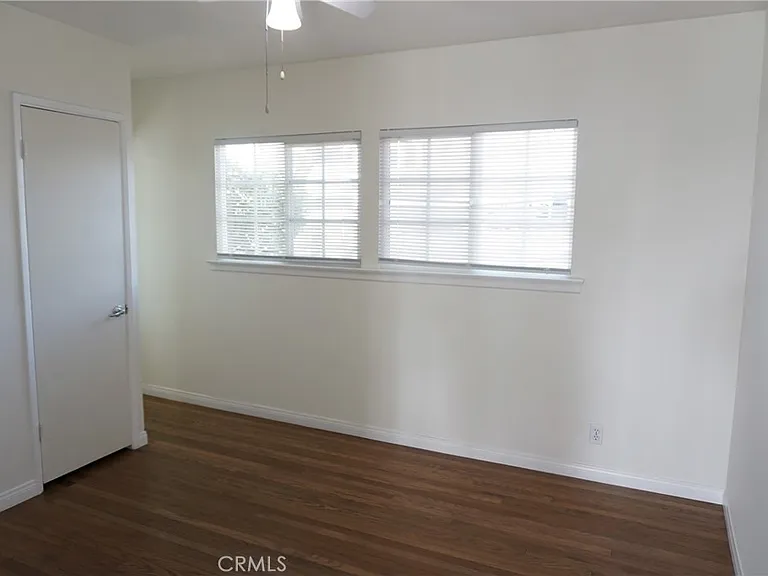 5540 Balboa Blvd — Photo 49