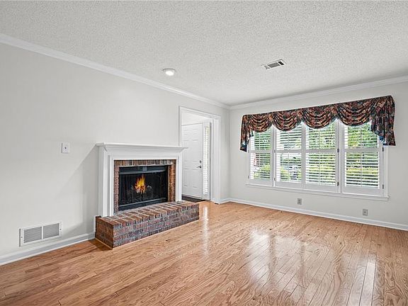 5th image of 257 Triple Oaks Dr