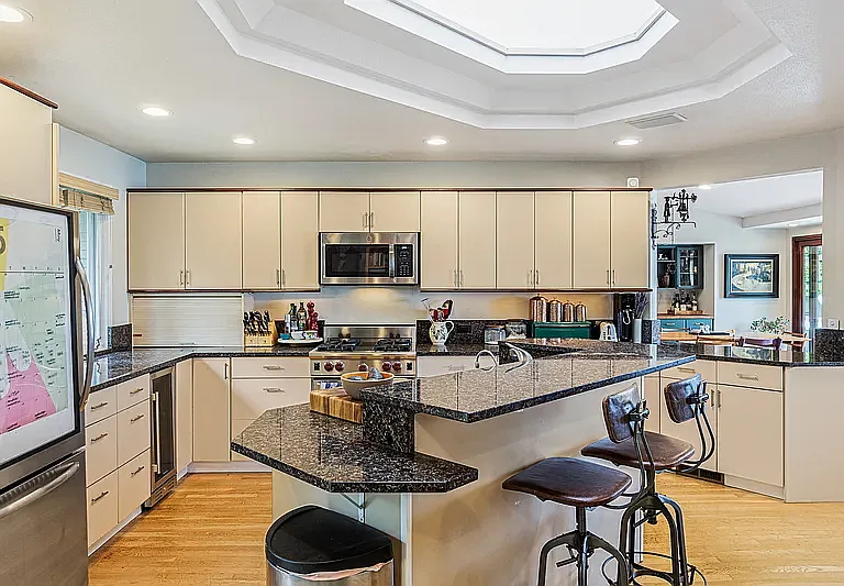 10508 Exeter Ave NE — Photo 5