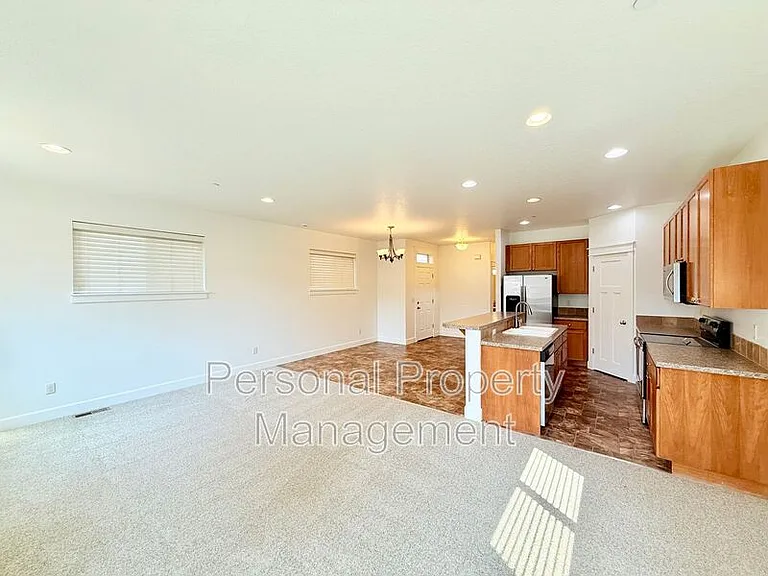3326 NW 47th Dr — Photo 8