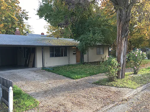 400 NW D St Photo 1