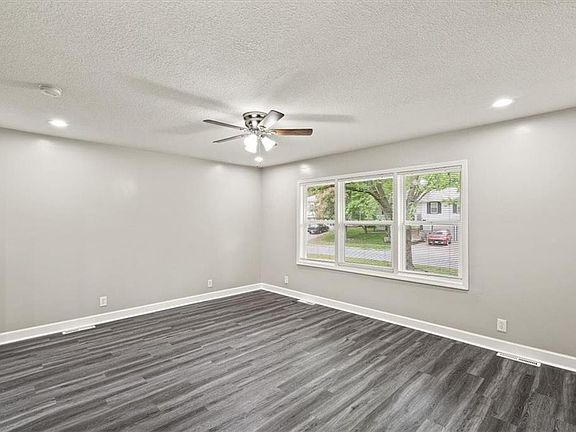 3rd image of 9321 Fairwood Dr