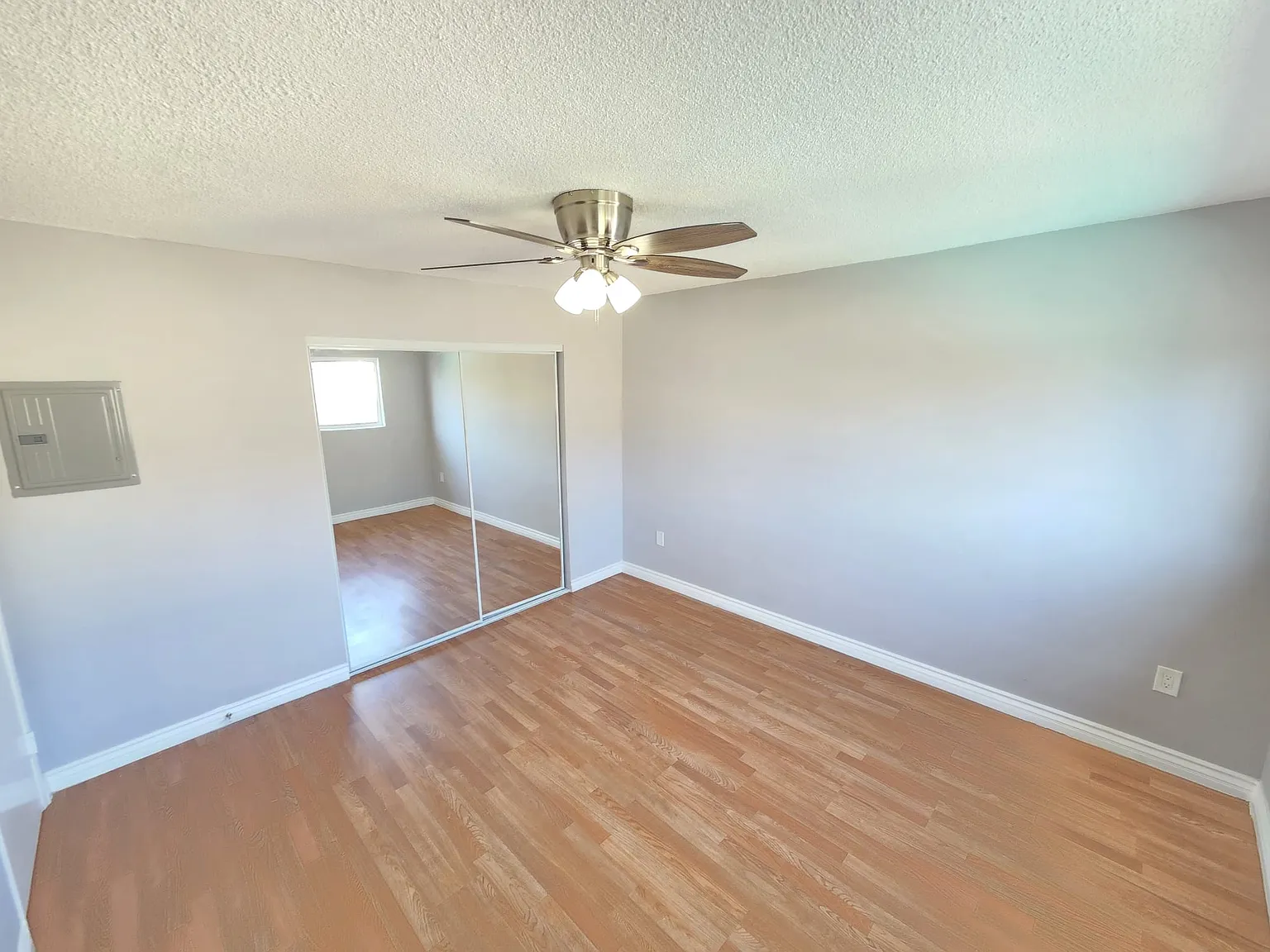 13813 Oxnard — Photo 3