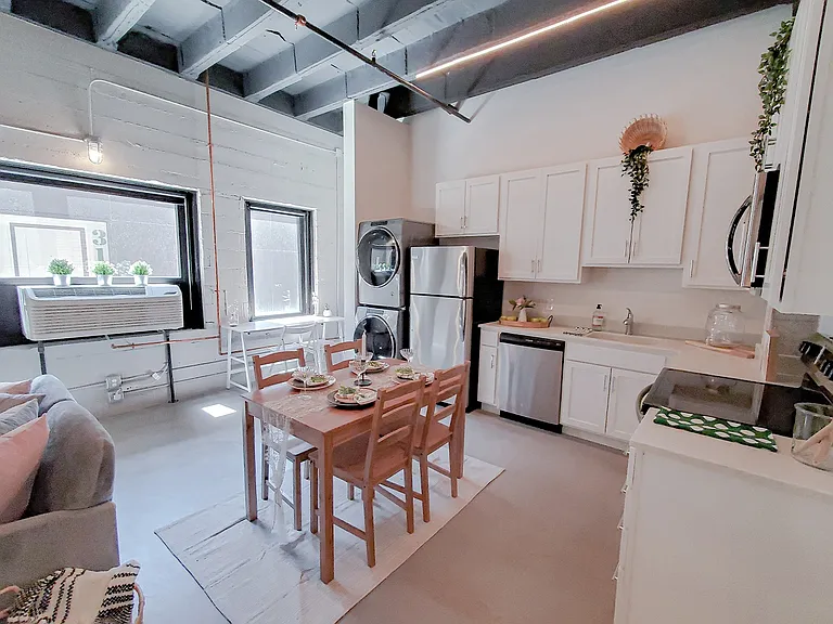 Dahlman Flats — Photo 44