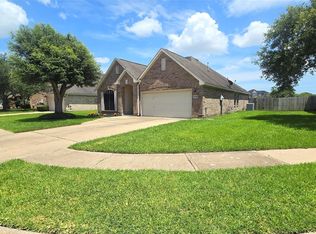4109 Oak Point Dr, Pearland, TX 77581