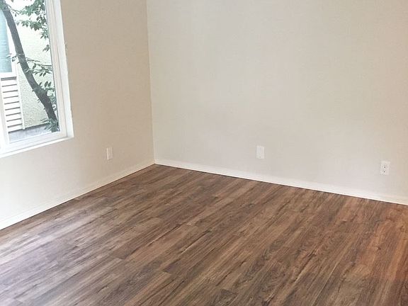 4th image of 12340 33rd Ave NE APT 5