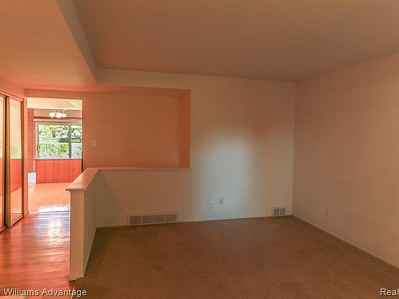 4th image of 38372 Roycroft Ct