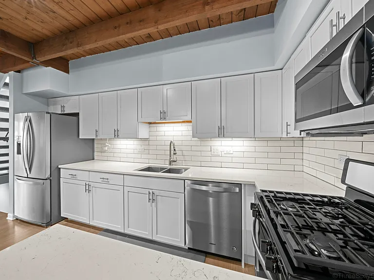 2644 N Wayne Ave #E — Photo 6