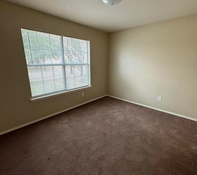 2009 Kings Forest Dr