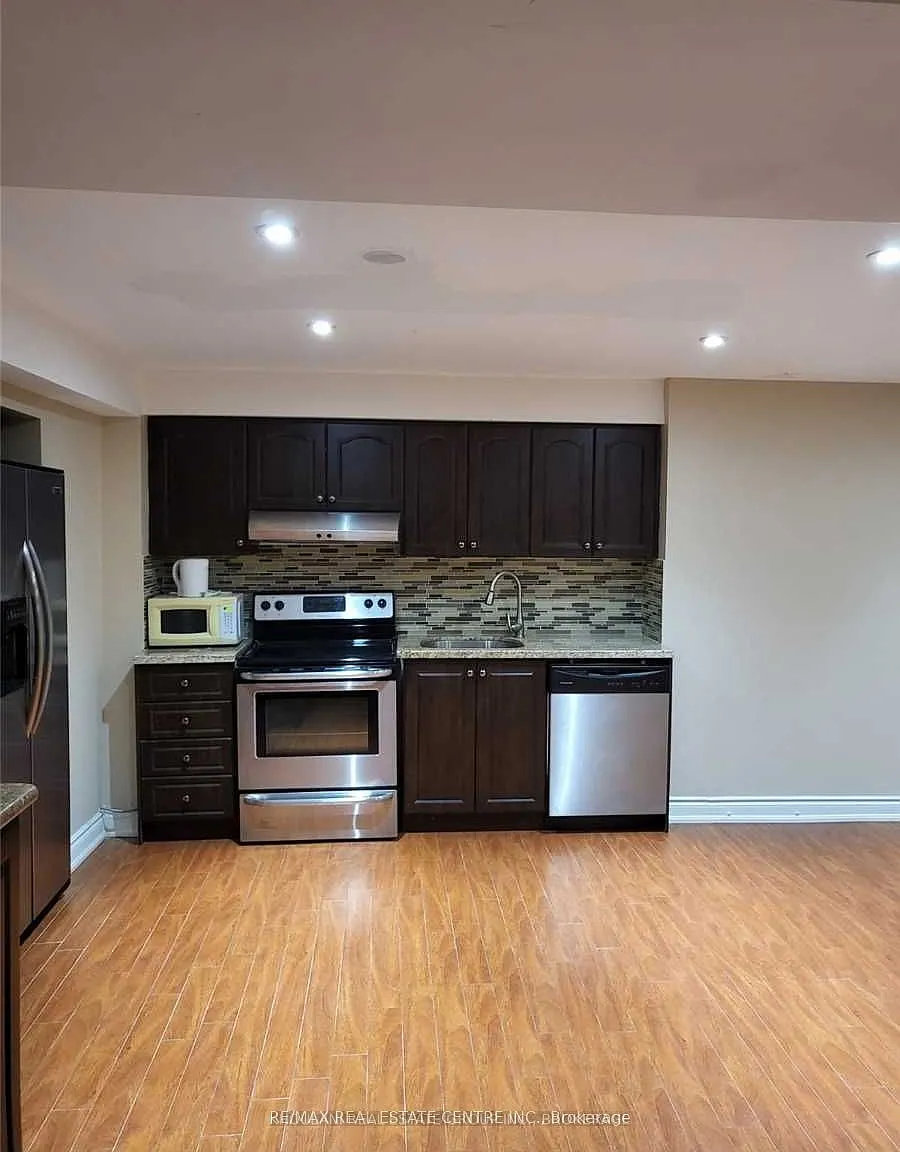 3 bed, $2,100 — Photo 4