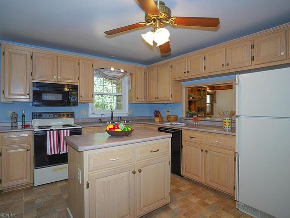 3rd image of 701 Oxbow Dr