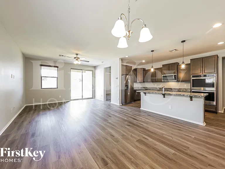18068 W Tina Ln — Photo 5