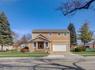 22709 E Thirteen Mile Rd, Saint Clair Shores, MI 48082