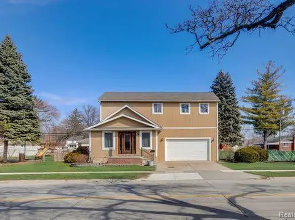 22709 E Thirteen Mile Rd, Saint Clair Shores, MI 48082