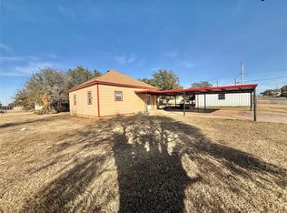 221 S 2nd St, Sentinel, OK 73664