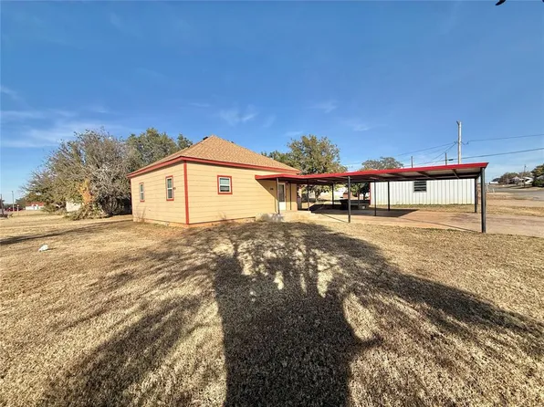 221 S 2nd St, Sentinel, OK 73664