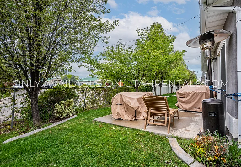 1777 W Yarrow Dr — Photo 5