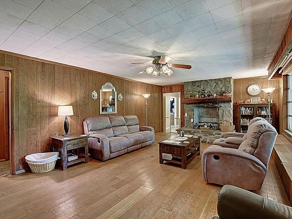 4th image of 125 Rose Dr