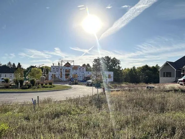 3760 West CLUB CIRCLE, Mequon, WI 53092