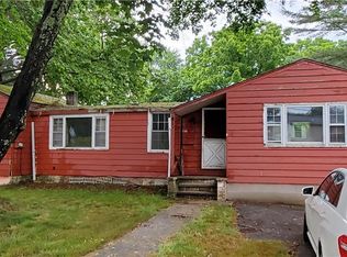 33 Kenyon Rd, Waterford, CT 06385