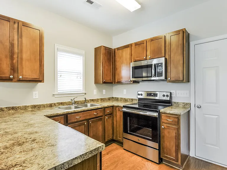 607 Bellefont Ct — Photo 7