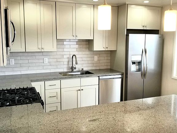 4th image of 449 Bella Vista Way
