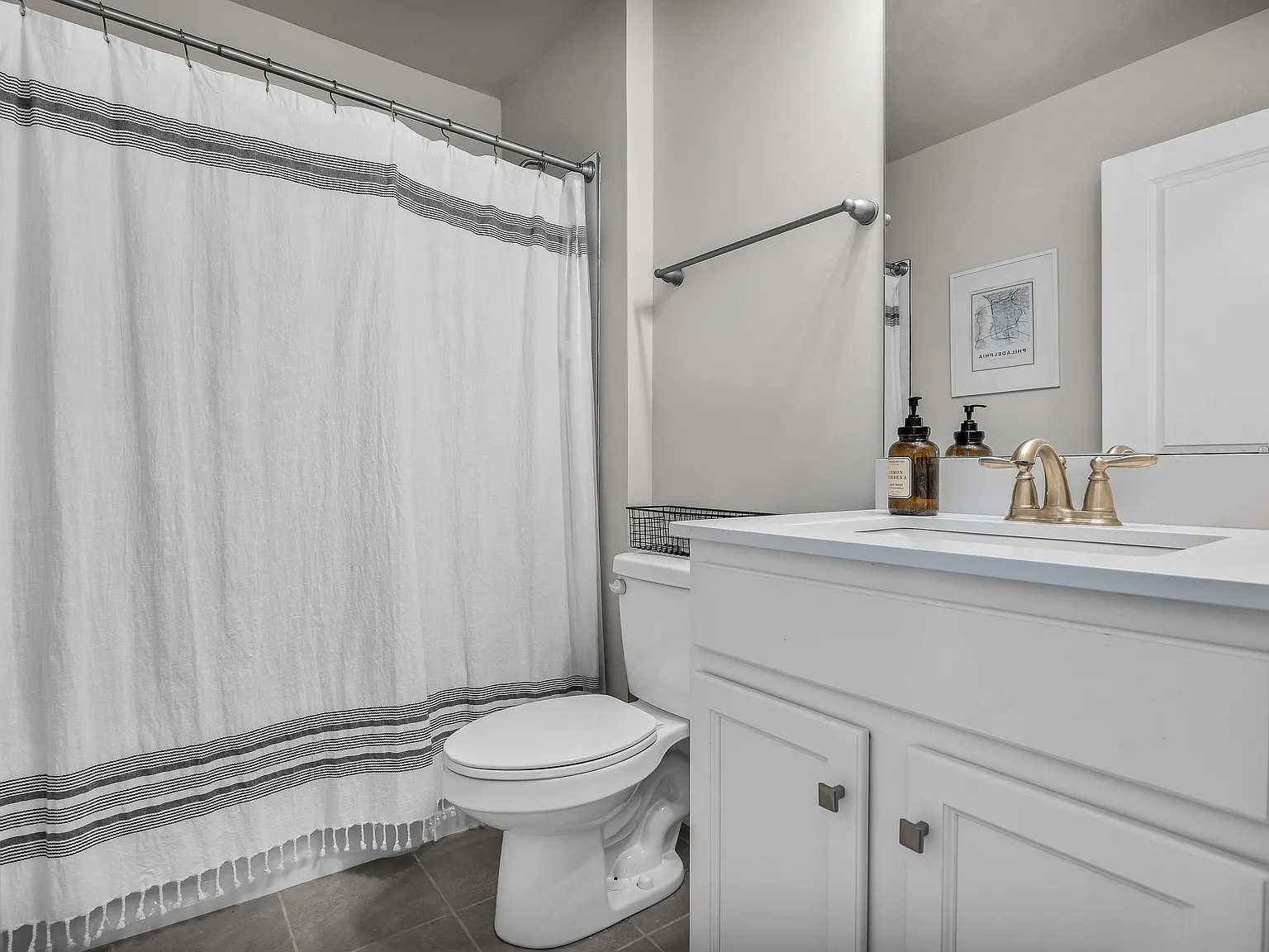 3 bed, 2264 sqft, $3,950 — Photo 3