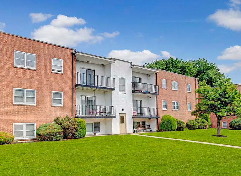 Corliss Apartments — Photo 22