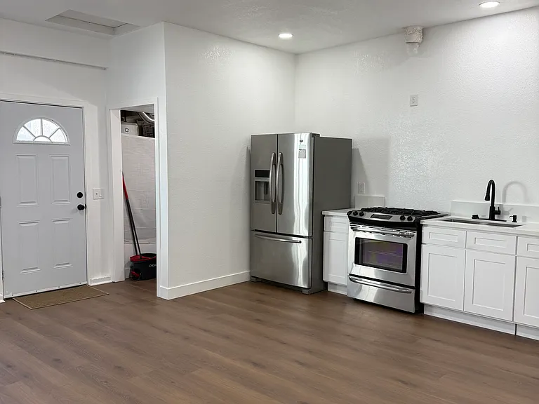 1155 Valencia Rd — Photo 2