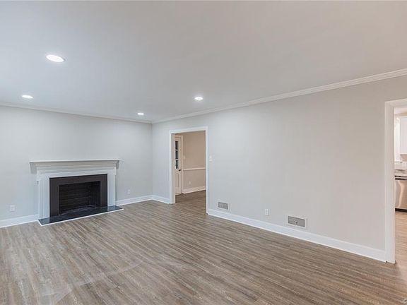 5th image of 2610 Wyndham Dr