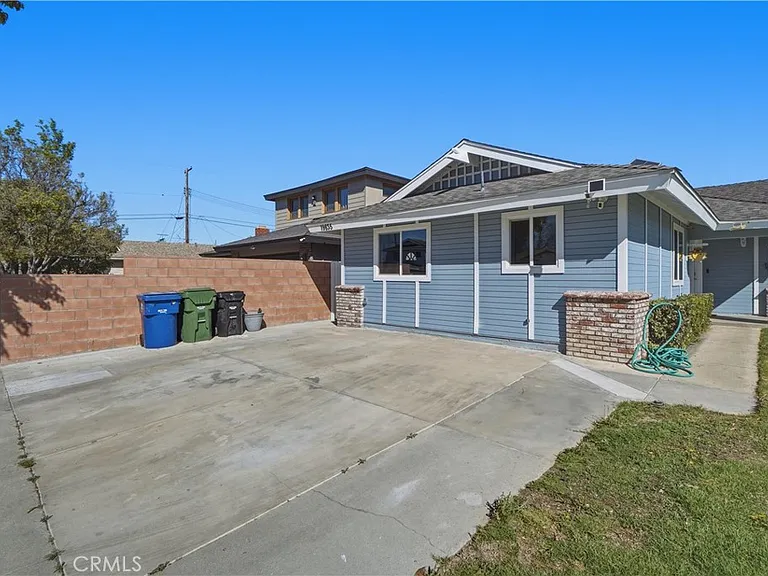 19835 Blythe St — Photo 13