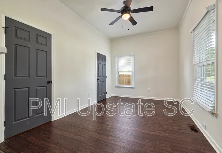 79 Allen St — Photo 16