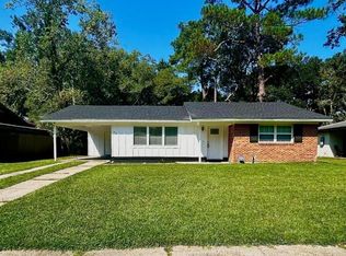 1614 E Greenbrier Dr, Mobile, AL 36605