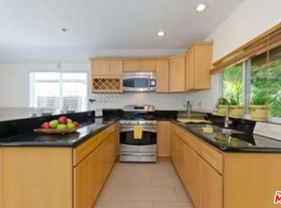 132 N Carson Rd #B, Beverly Hills, CA 90211