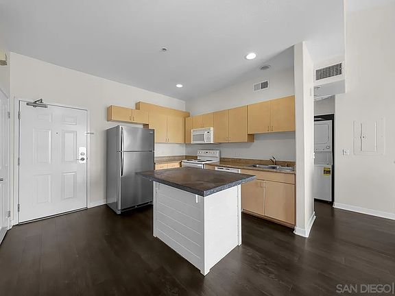 5th image of 1501 Front St Unit 613