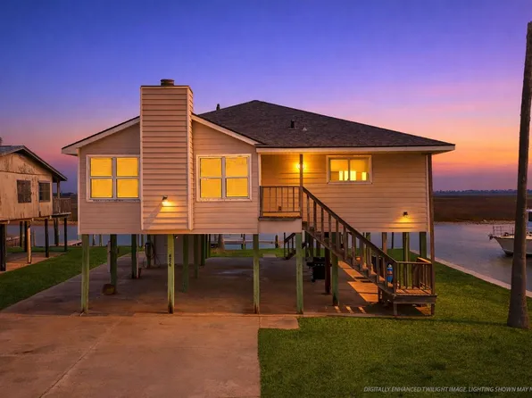 426 Shark Ln, Surfside Beach, TX 77541