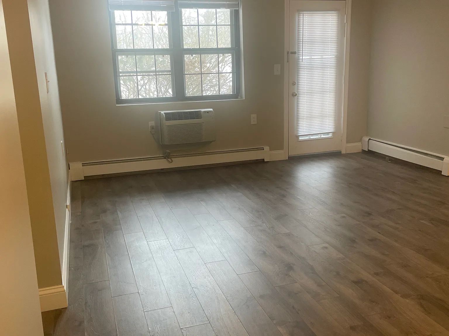 2 bed, 1000 sqft, $3,050 — Photo 2