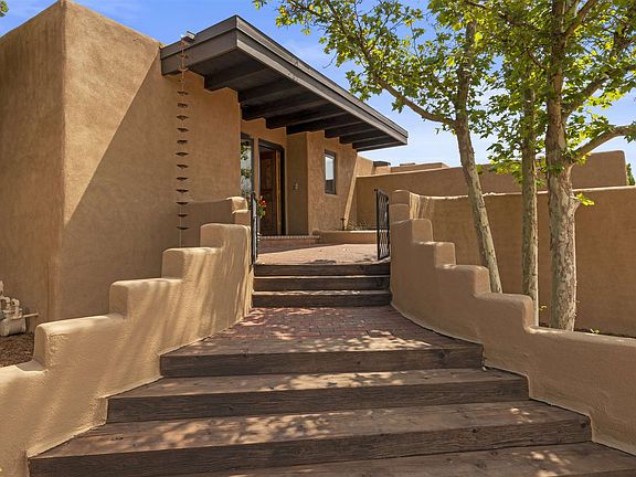 2nd image of 868 Camino Del Este
