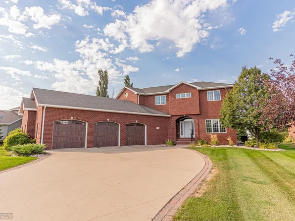 2075 Rose Creek Blvd S, Fargo, ND 58104