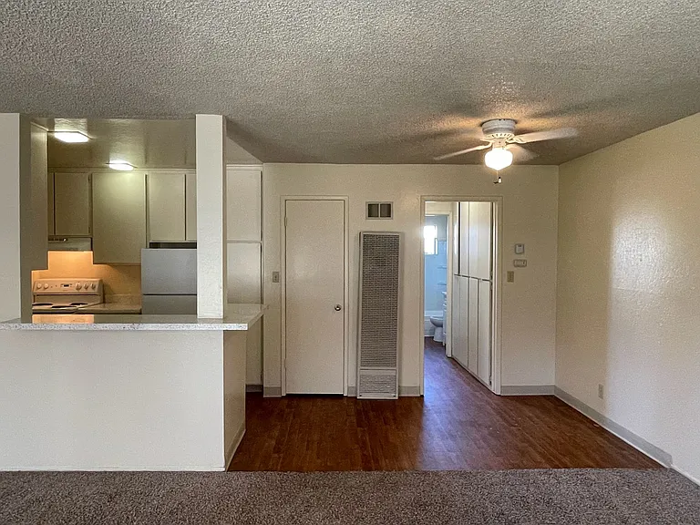 Sharis Apartments — Photo 43