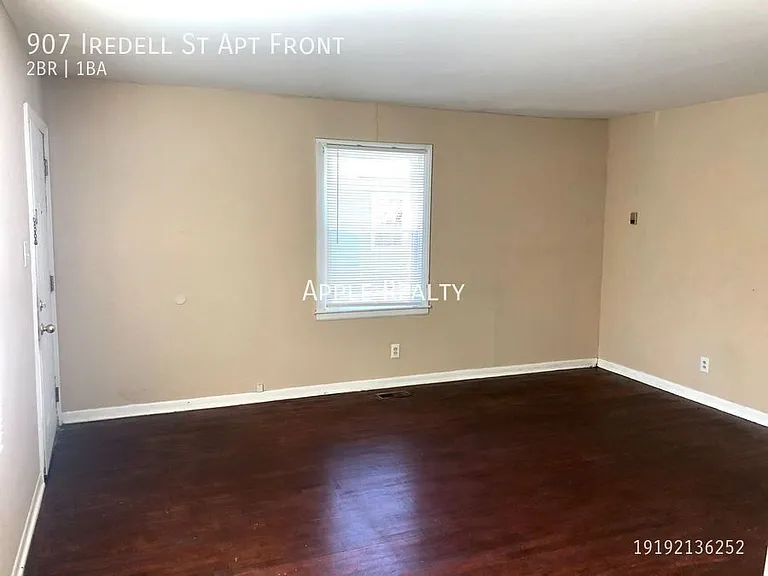 907 Iredell St — Photo 3